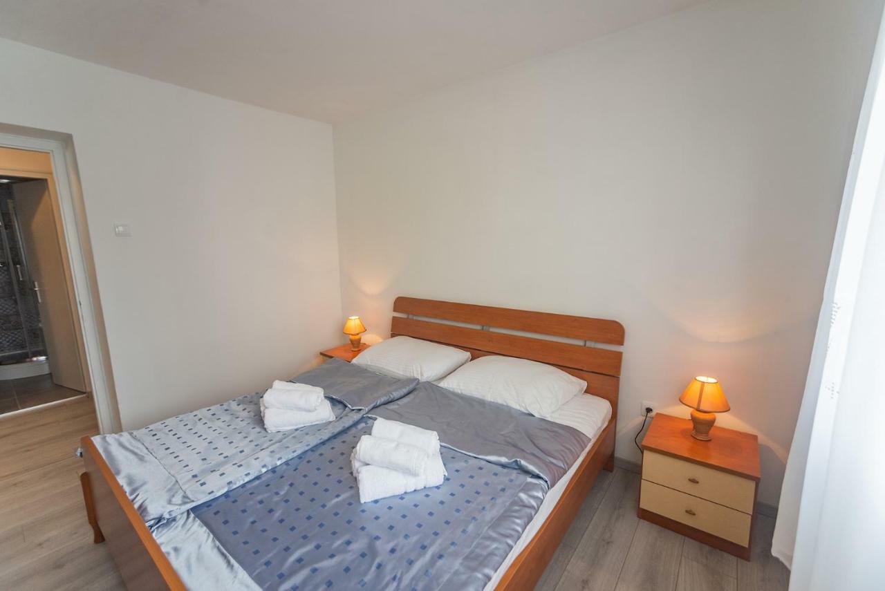 Apartma In With