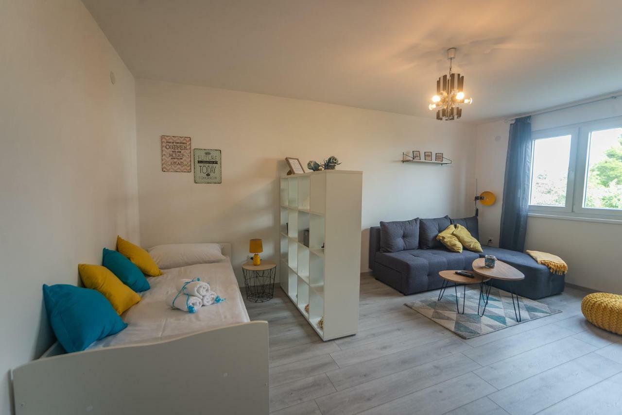 In With Apartma *