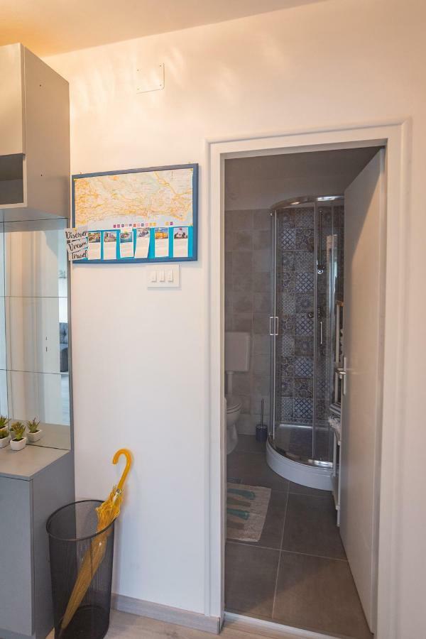 Apartma In With *